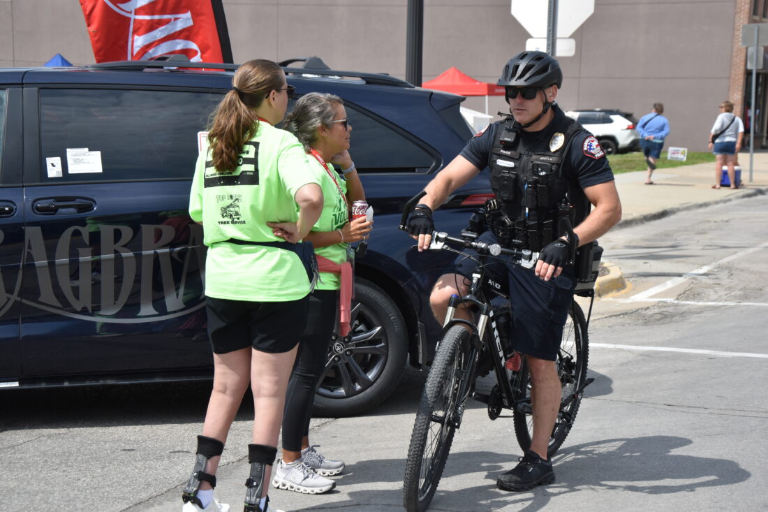 Downtown sees flurry of RAGBRAI activity - Times Republican